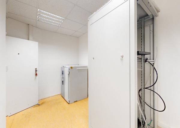 PRENAJATÉ - Komerčný priestor 128 m2, ul.HANY MELÍČKOVEJ s mnohofunkčným využitím.