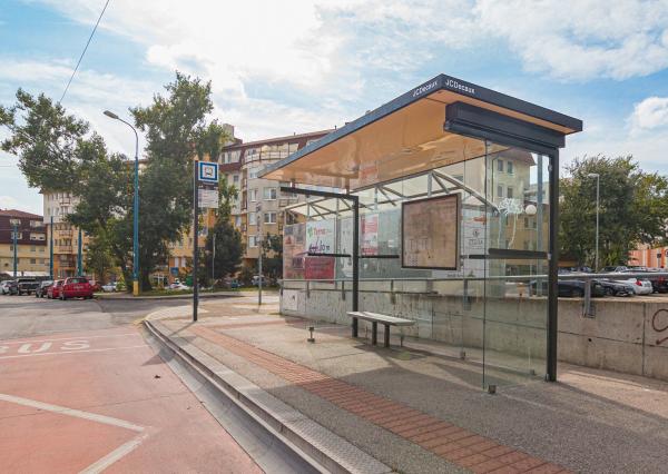 PRENAJATÉ - Komerčný priestor 128 m2, ul.HANY MELÍČKOVEJ s mnohofunkčným využitím.