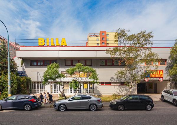 PRENAJATÉ - Komerčný priestor 128 m2, ul.HANY MELÍČKOVEJ s mnohofunkčným využitím.