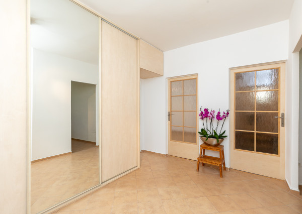 PREDANÉ -VILOVÁ ul.82 m2-3 izb.byt v TOP časti Petržalky.