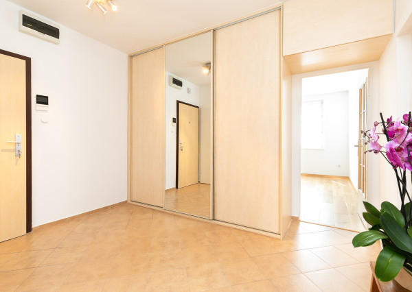 PREDANÉ -VILOVÁ ul.82 m2-3 izb.byt v TOP časti Petržalky.