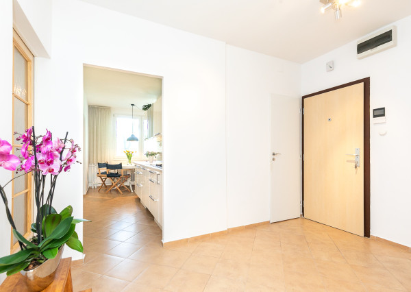 PREDANÉ -VILOVÁ ul.82 m2-3 izb.byt v TOP časti Petržalky.