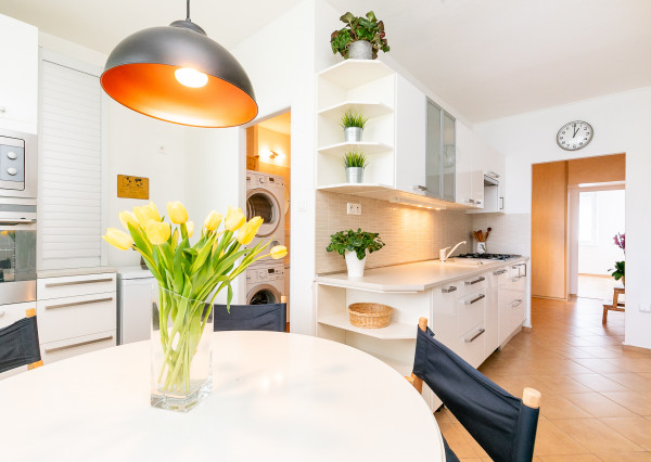 PREDANÉ -VILOVÁ ul.82 m2-3 izb.byt v TOP časti Petržalky.