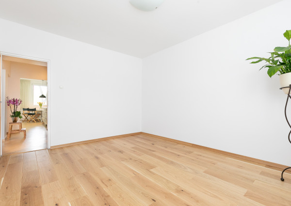 PREDANÉ -VILOVÁ ul.82 m2-3 izb.byt v TOP časti Petržalky.