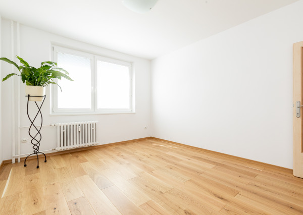 PREDANÉ -VILOVÁ ul.82 m2-3 izb.byt v TOP časti Petržalky.