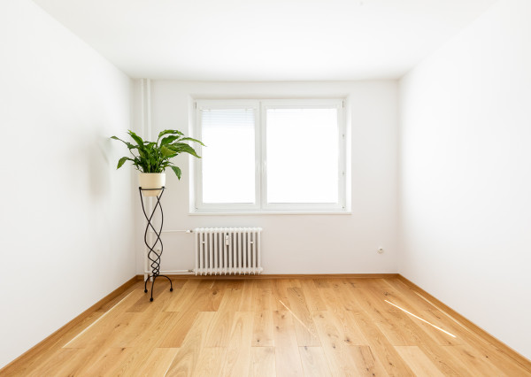 PREDANÉ -VILOVÁ ul.82 m2-3 izb.byt v TOP časti Petržalky.