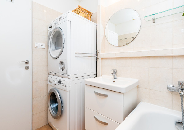 PREDANÉ -VILOVÁ ul.82 m2-3 izb.byt v TOP časti Petržalky.