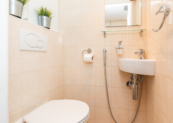 PREDANÉ -VILOVÁ ul.82 m2-3 izb.byt v TOP časti Petržalky.