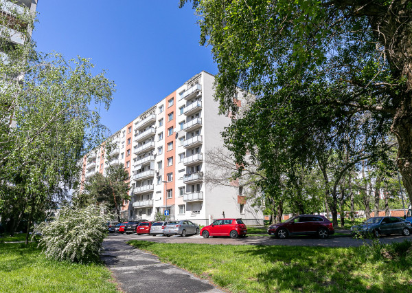 PREDANÉ -VILOVÁ ul.82 m2-3 izb.byt v TOP časti Petržalky.