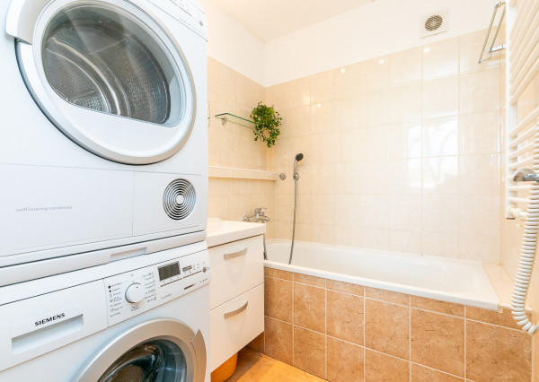 PREDANÉ -VILOVÁ ul.82 m2-3 izb.byt v TOP časti Petržalky.