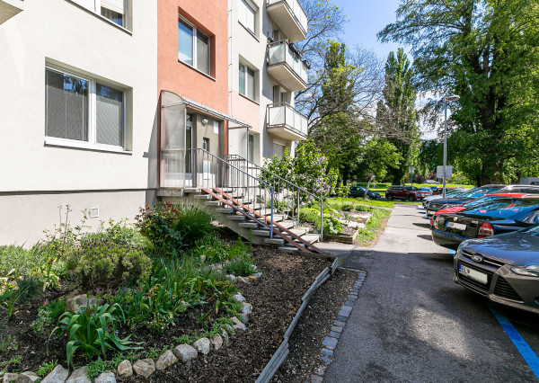 PREDANÉ -VILOVÁ ul.82 m2-3 izb.byt v TOP časti Petržalky.