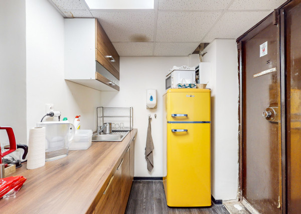 Obchodné priestory so skladmi, nakladaciou rampa, Petržálka