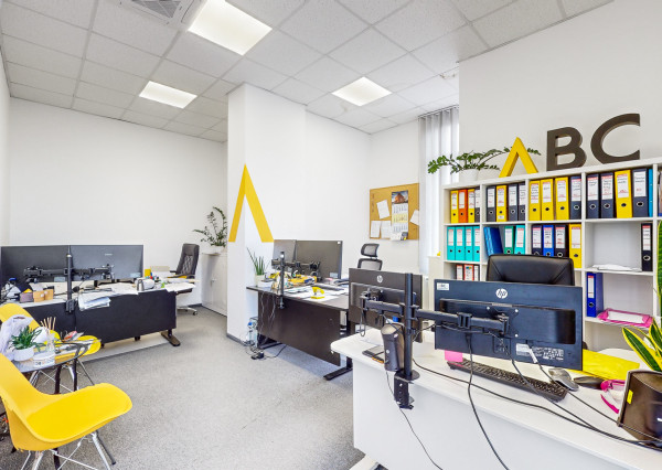 Obchodné priestory so skladmi, nakladaciou rampa, Petržálka