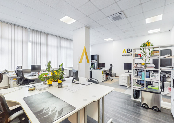 Obchodné priestory so skladmi, nakladaciou rampa, Petržálka