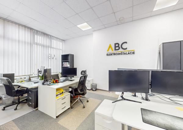 Obchodné priestory so skladmi, nakladaciou rampa, Petržálka