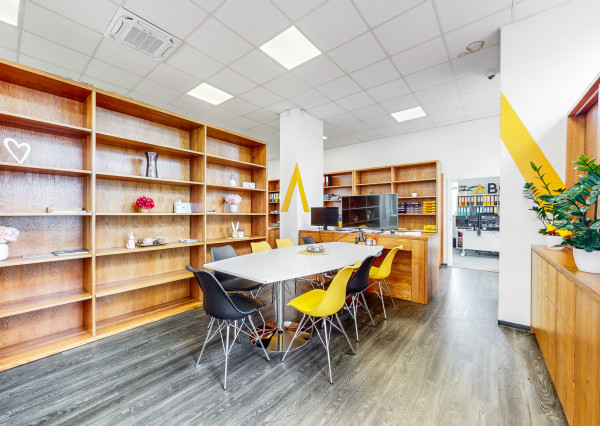 Obchodné priestory so skladmi, nakladaciou rampa, Petržálka