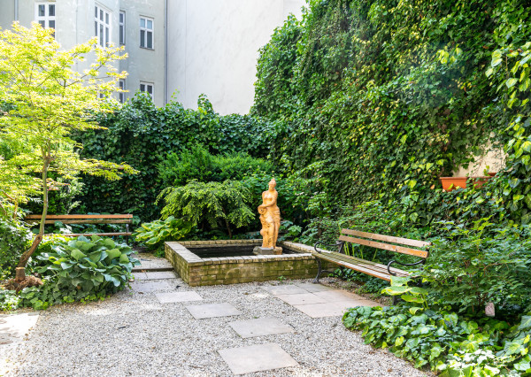 PREDANÉ -2 izb. byt 84 m2 v HISTORICKEJ budove s DVOROM.