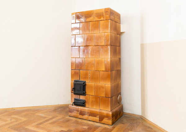 PREDANÉ -2 izb. byt 84 m2 v HISTORICKEJ budove s DVOROM.