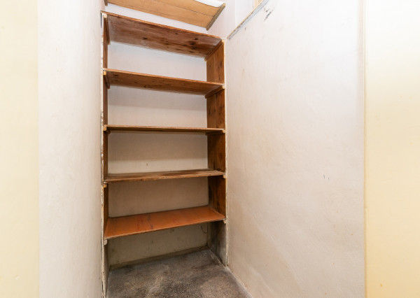 PREDANÉ -2 izb. byt 84 m2 v HISTORICKEJ budove s DVOROM.