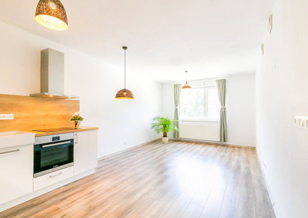 PREDANÉ - NOVOSTAVBA 2 izb. byt 64,4m2- loggia,parking.