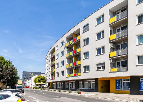 PREDANÉ - NOVOSTAVBA 2 izb. byt 64,4m2- loggia,parking.