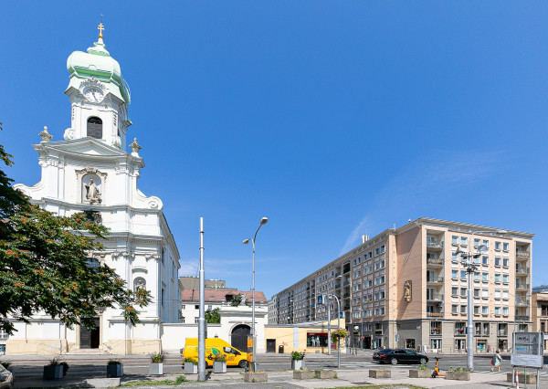 PREDANÉ: Ul.HOLLÉHO-2 izb. byt s klimatizáciou,pivnicou.