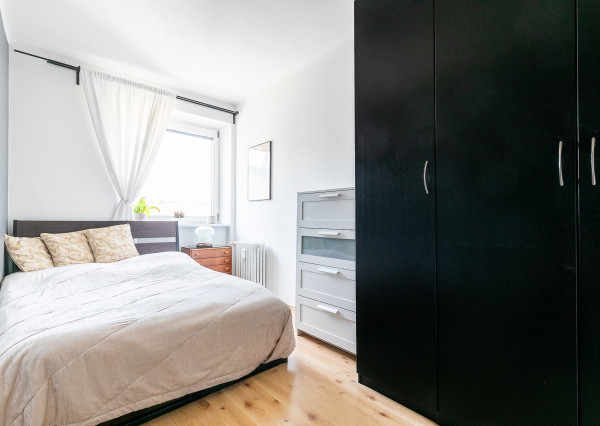 PREDANÉ: Ul.HOLLÉHO-2 izb. byt s klimatizáciou,pivnicou.