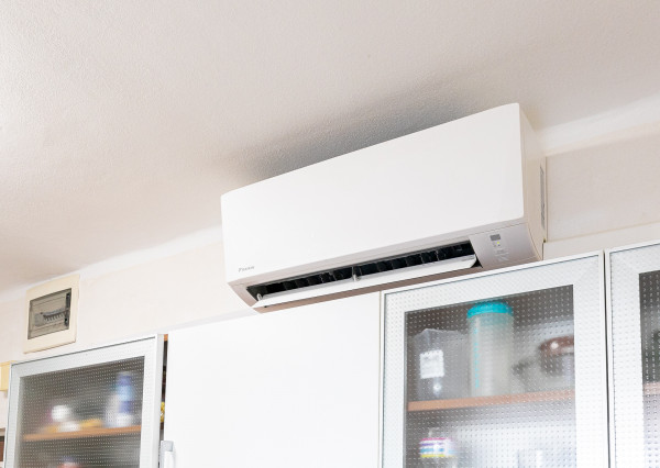 PREDANÉ: Ul.HOLLÉHO-2 izb. byt s klimatizáciou,pivnicou.