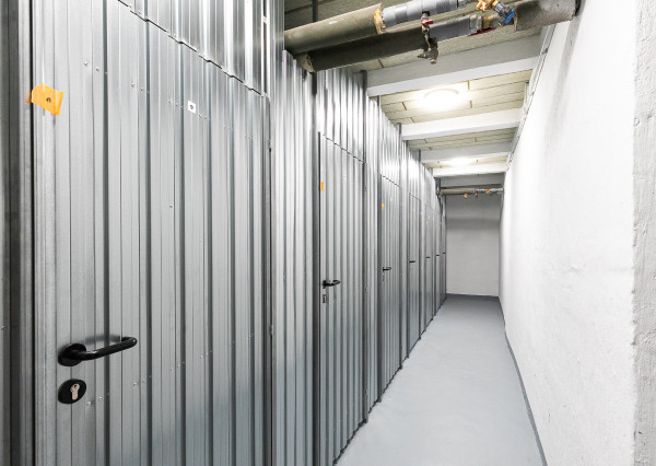 PREDANÉ: Ul.HOLLÉHO-2 izb. byt s klimatizáciou,pivnicou.