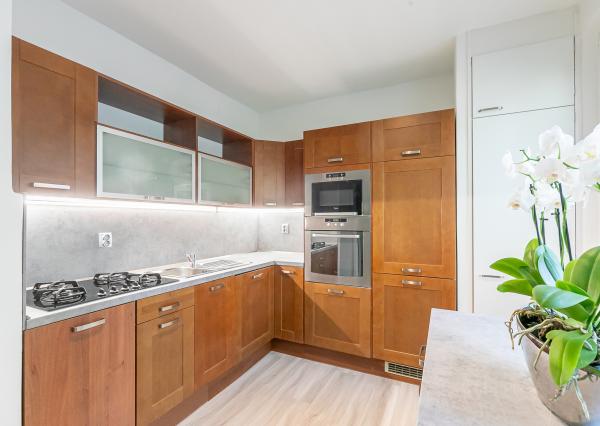 Zariadený, zrekonštruovaný 4 izb.byt 79 m2, balkón, pivnica.