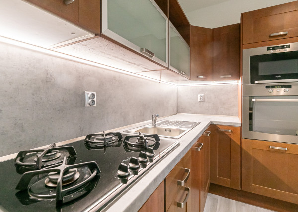 Zariadený, zrekonštruovaný 4 izb.byt 79 m2, balkón, pivnica.