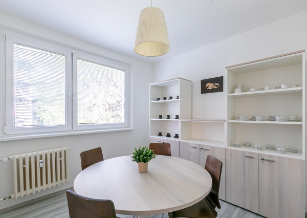 Zariadený, zrekonštruovaný 4 izb.byt 79 m2, balkón, pivnica.