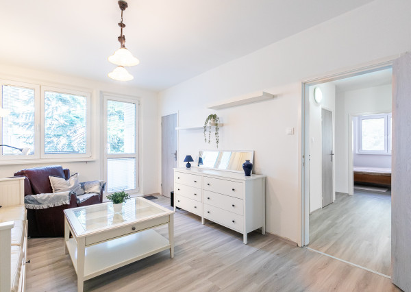 Zariadený, zrekonštruovaný 4 izb.byt 79 m2, balkón, pivnica.