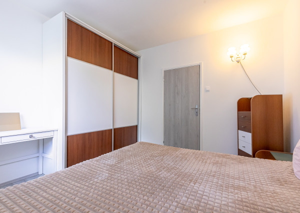 Zariadený, zrekonštruovaný 4 izb.byt 79 m2, balkón, pivnica.