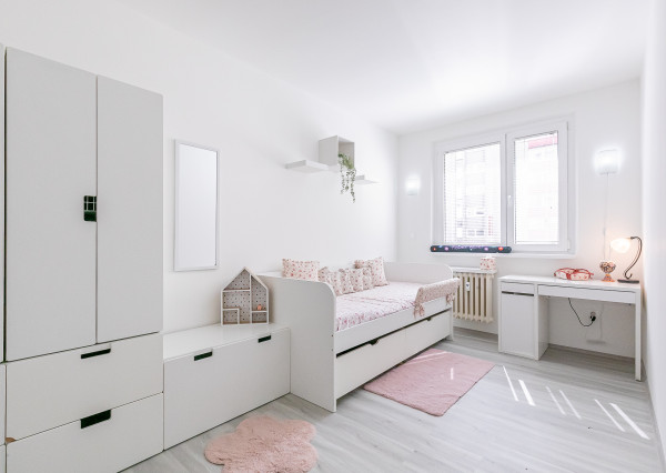 Zariadený, zrekonštruovaný 4 izb.byt 79 m2, balkón, pivnica.