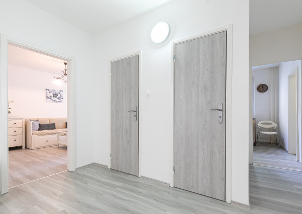 Zariadený, zrekonštruovaný 4 izb.byt 79 m2, balkón, pivnica.