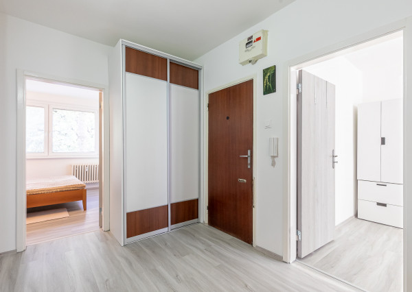 Zariadený, zrekonštruovaný 4 izb.byt 79 m2, balkón, pivnica.