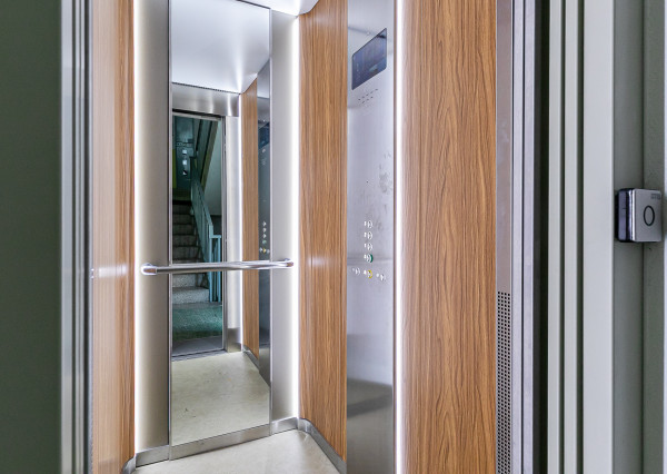 Zariadený, zrekonštruovaný 4 izb.byt 79 m2, balkón, pivnica.