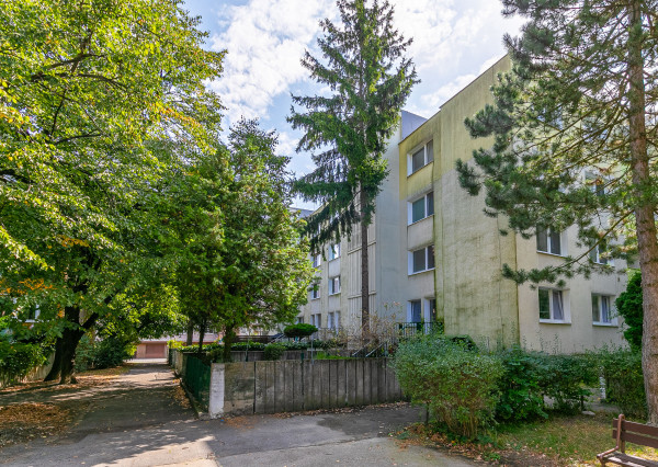 Zariadený, zrekonštruovaný 4 izb.byt 79 m2, balkón, pivnica.