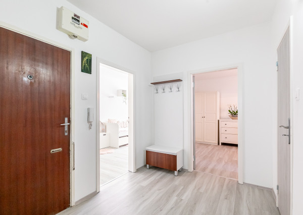 Zariadený, zrekonštruovaný 4 izb.byt 79 m2, balkón, pivnica.