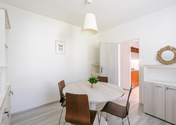 Zariadený, zrekonštruovaný 4 izb.byt 79 m2, balkón, pivnica.