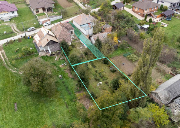 Pozemok na predaj v Alekšinciach s možnosťou rozdelenia na 2