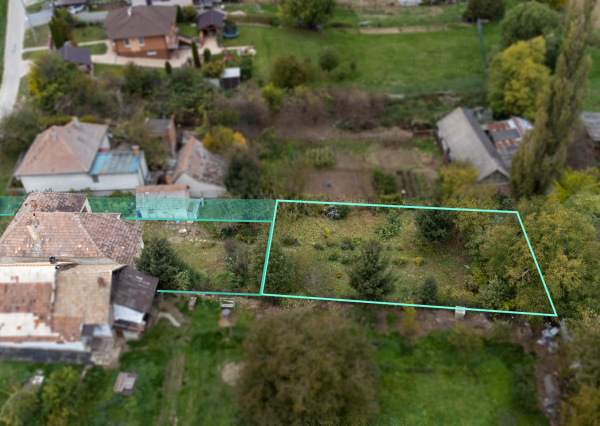 Pozemok na predaj v Alekšinciach s možnosťou rozdelenia na 2