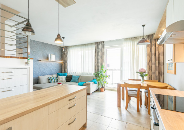 VEĽKORYSÝ 4 izb.byt 92 m2 + terasa,loggia,komora,2x parking.