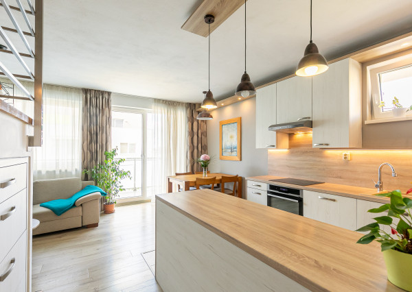 VEĽKORYSÝ 4 izb.byt 92 m2 + terasa,loggia,komora,2x parking.