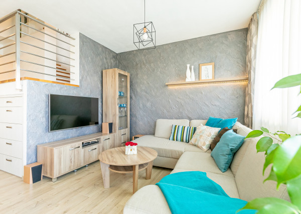 VEĽKORYSÝ 4 izb.byt 92 m2 + terasa,loggia,komora,2x parking.