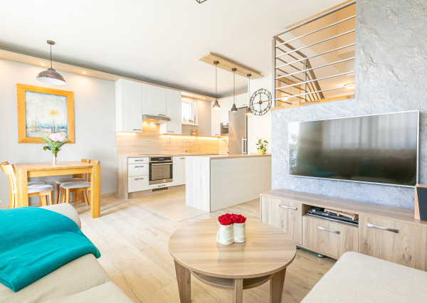 VEĽKORYSÝ 4 izb.byt 92 m2 + terasa,loggia,komora,2x parking.