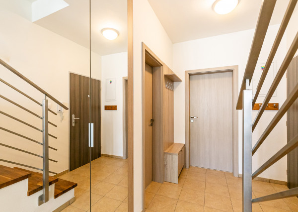 VEĽKORYSÝ 4 izb.byt 92 m2 + terasa,loggia,komora,2x parking.