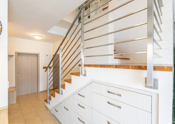 VEĽKORYSÝ 4 izb.byt 92 m2 + terasa,loggia,komora,2x parking.