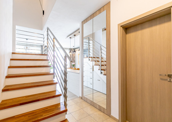 VEĽKORYSÝ 4 izb.byt 92 m2 + terasa,loggia,komora,2x parking.